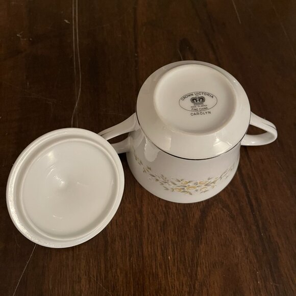 Crown Victoria - Carolyn - Sugar Bowl & Lid - Picture 6 of 6